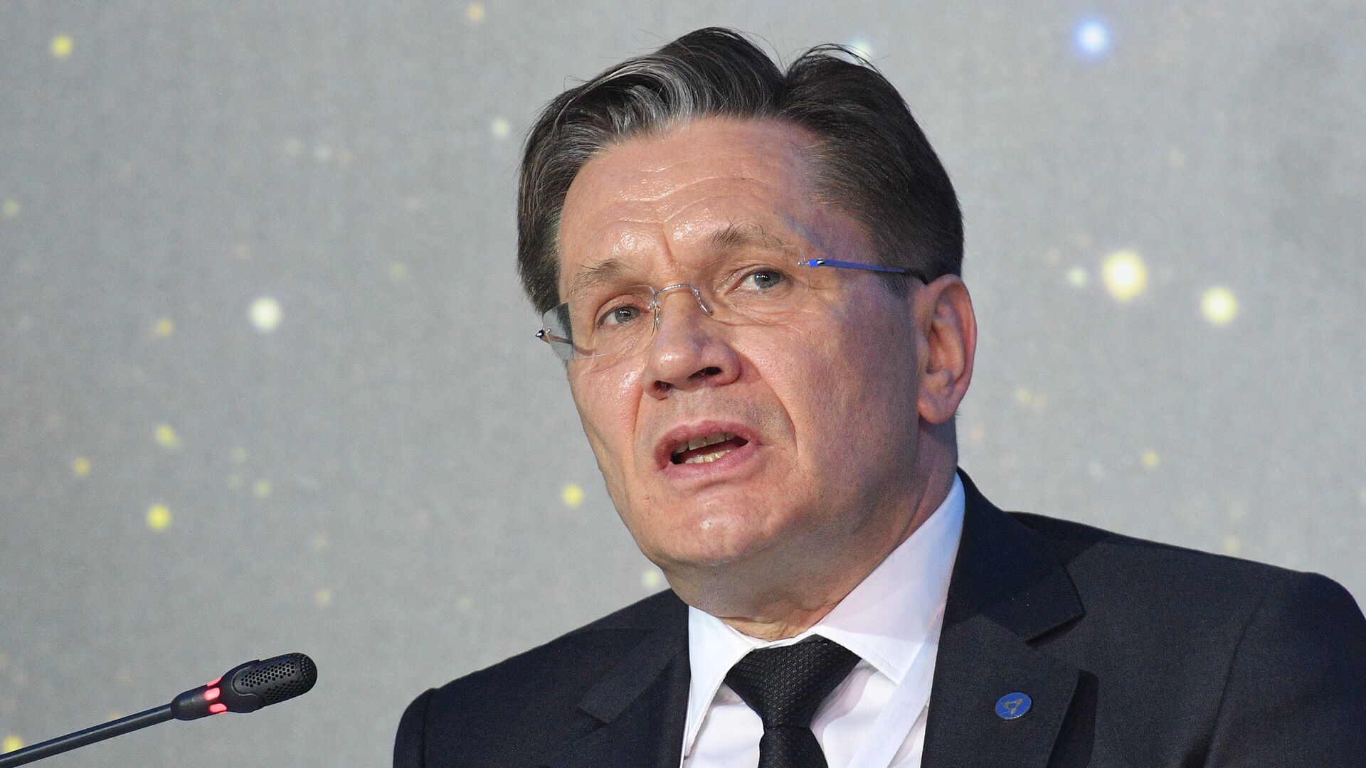 Лихачев призвал совершенствовать ядерный щит России